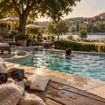 Camping dans le gers avec piscine et lac, baignade le matin